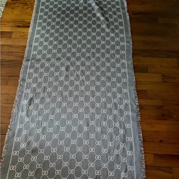 Gucci  Logo Patterned Shawl. - Picture 2 of 16